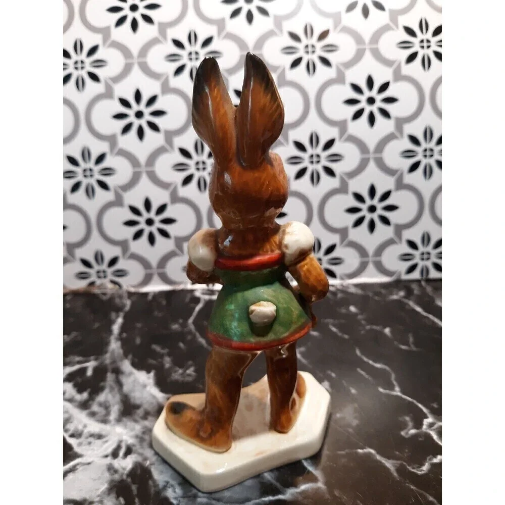 Goebel bunny playing tennis Germany
